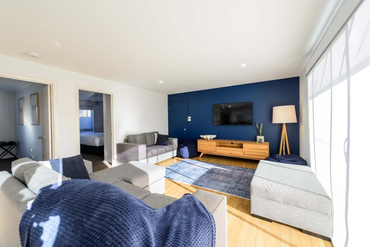 Aparthotel Georges Bay Apartments 4*