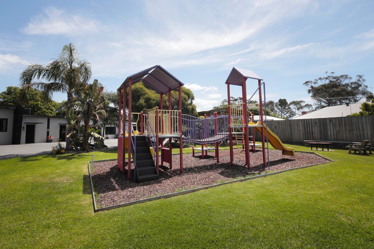 Aparthotel Georges Bay Apartments 4*