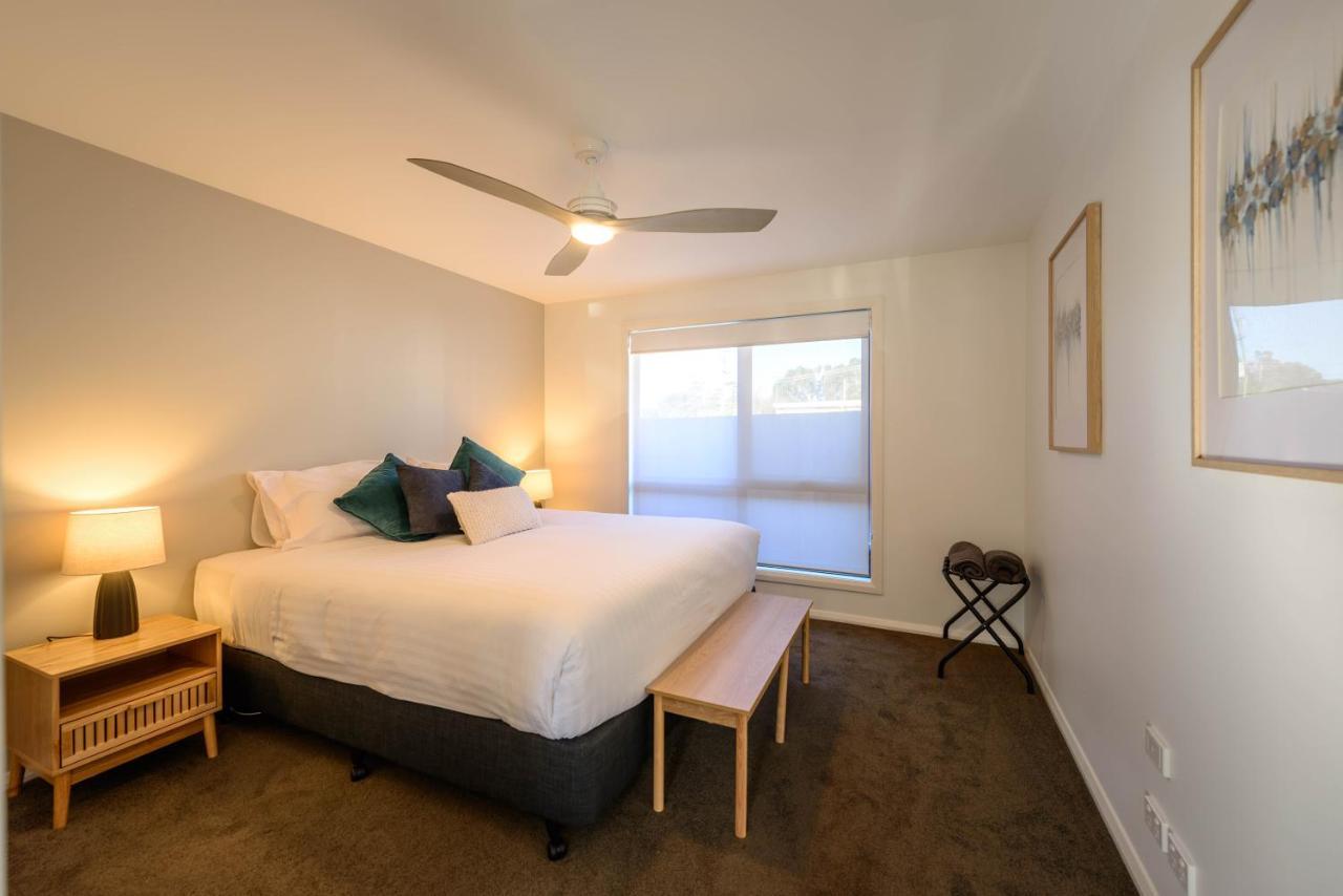 Georges Bay Apartments 4*