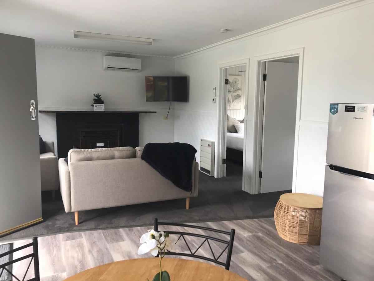 Aparthotel Georges Bay Apartments 4*