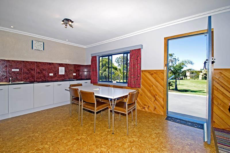 Aparthotel Georges Bay Apartments 4*