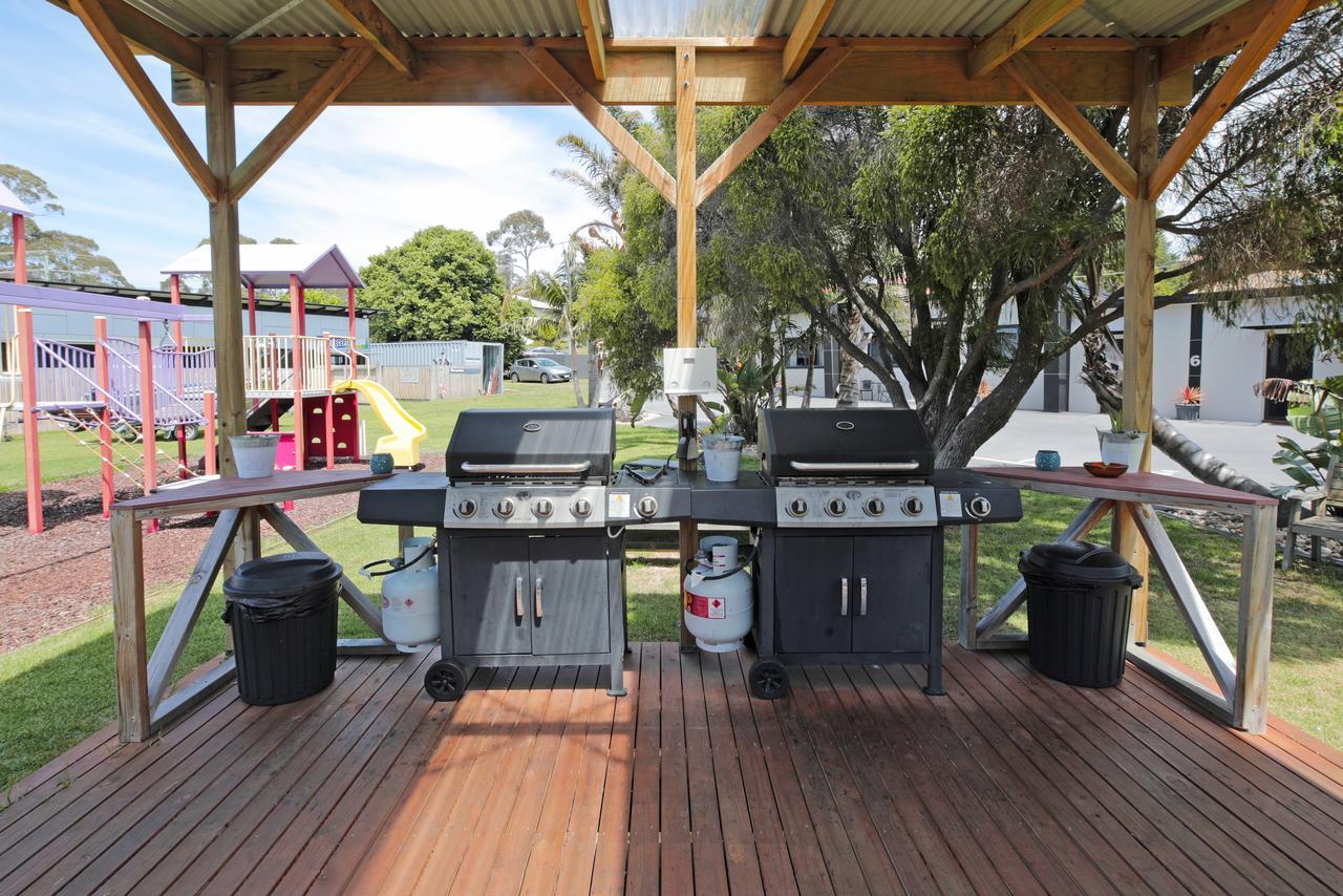 Aparthotel Georges Bay Apartments 4*