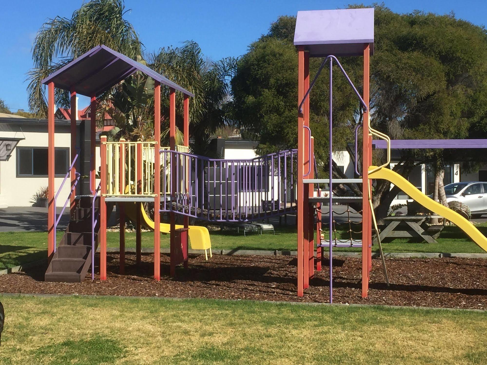 Georges Bay Apartments 4*