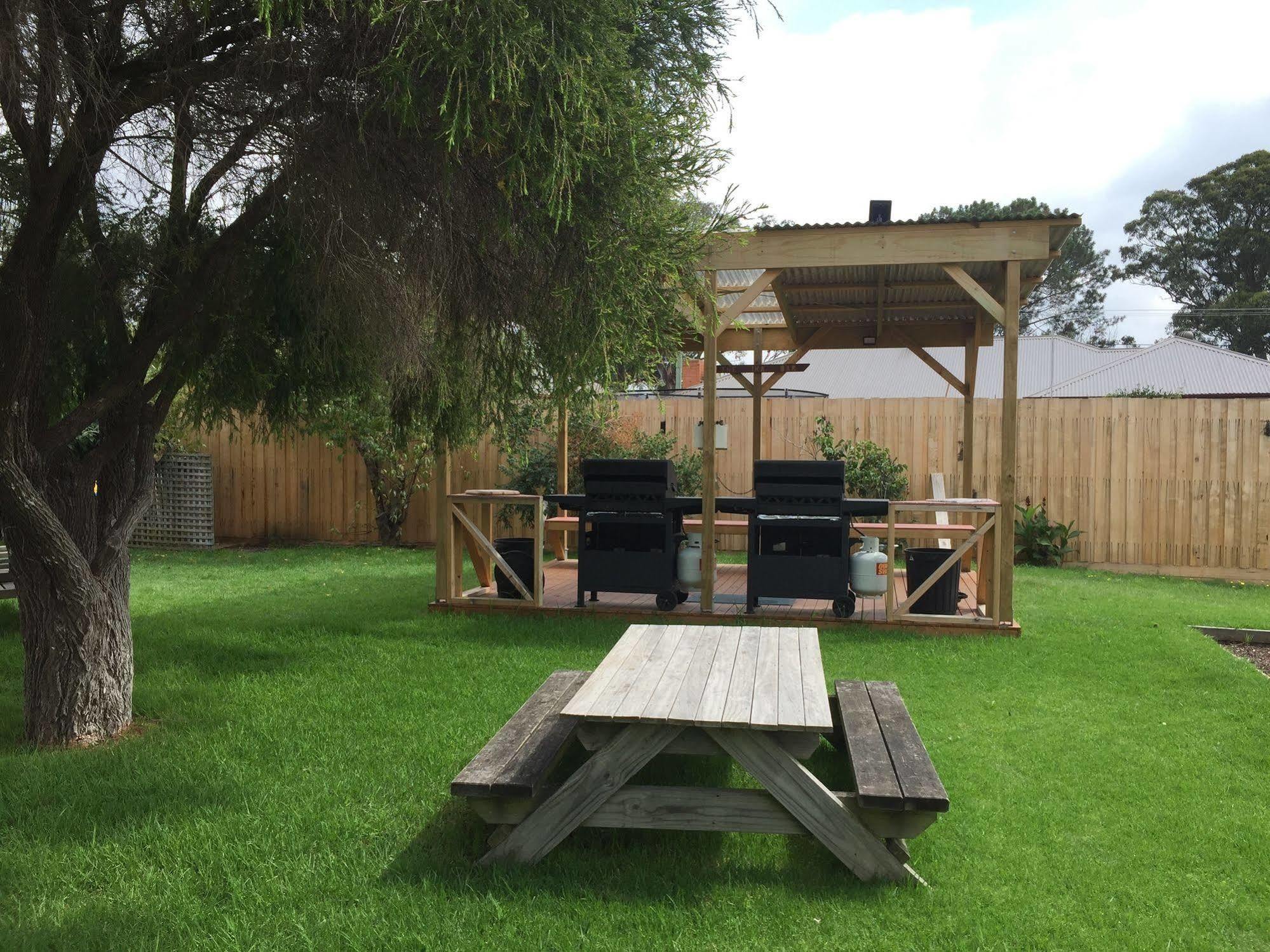 Aparthotel Georges Bay Apartments 4*